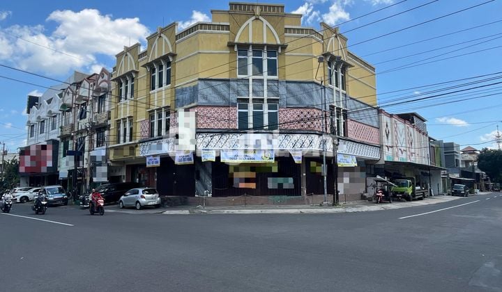 RUANG USAHA RUKO HOOK 3 LANTAI STRATEGIS KOTA SOLO