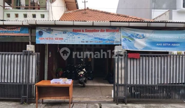 Rumah di Kebayoran Lama ke arah Cipulir, Jakarta Selatan