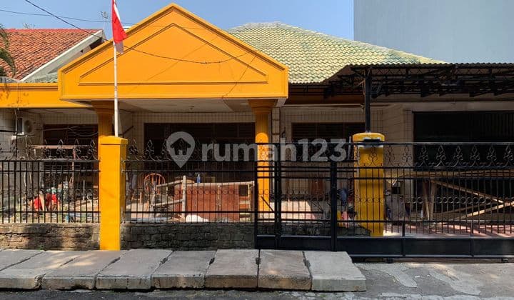Rumah kawasan Cideng depan Taman dekat Tanah Abang