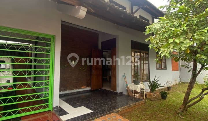 Serene Residential House in the Bendi Tanah Kusir Area, South Jakarta