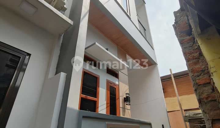 Dijual Rumah Baru dan Murah Siap Huni di Utan Kayu Jakarta Timur