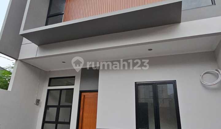 Rumah Baru Full Renovasi Lokasi Strategis Siap Huni