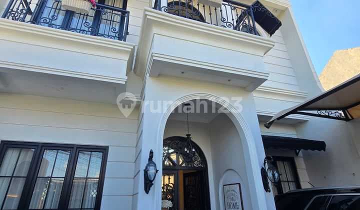 Rumah Mewah Full Furnished dengan Private Poll di Condet Jakarta