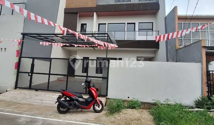 Dijual Rumah Baru 3 Lantai Semi Furnished di Duren Sawit Jakarta