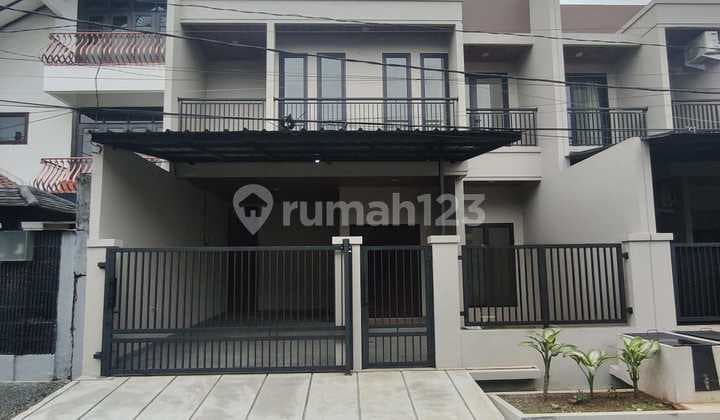 Dijual Rumah Baru Dalam Komplek Lokasi Strategis di Pondok Kelapa