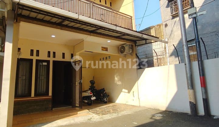 Dijual Rumah Secondary Posisi Hook di Kp Tengah Condet Jakarta