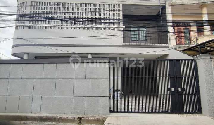 New Non-Complex Ready-to-Occupy House, Strategic Location in Matraman