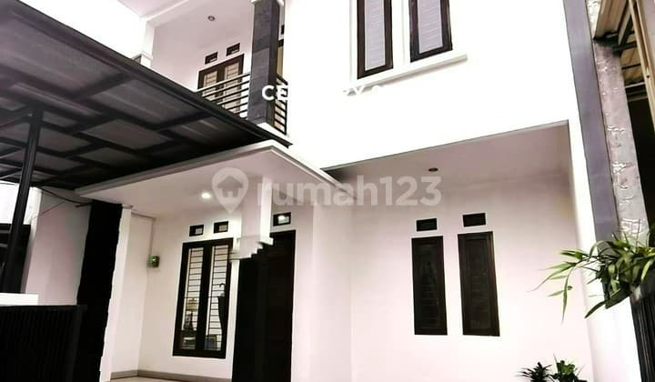 House in the Strategic Bintaro Area 9890