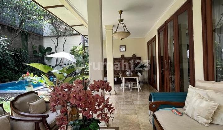 Stand Alone di Cipete Selatan