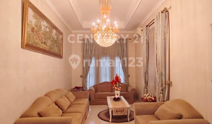 Rumah Villa Dgn Taman Yang Luas Di Pondok Benda, Tangsel