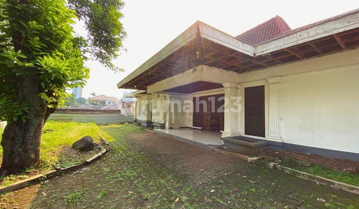 Rumah Vintage untuk Renovasi di Zona Komersial- Hanya 1 KM ke Kemang Village