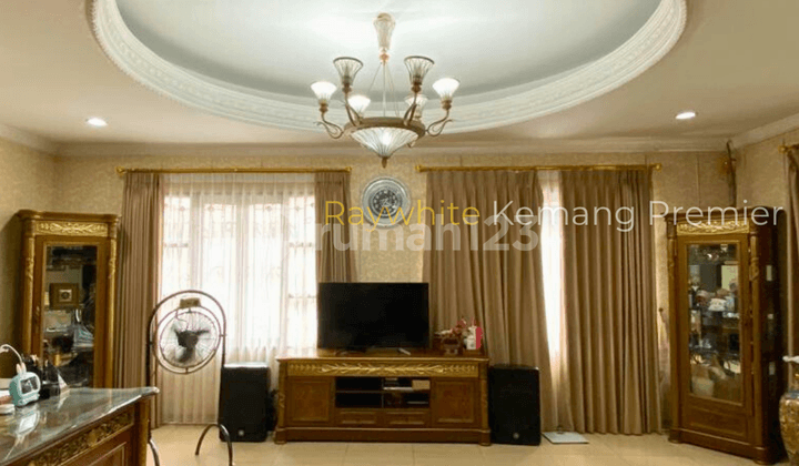 DIJUAL : Rumah Mewah Klasik-Mediterania di Cilandak selangkah dari Mall CITOS