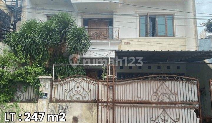 Rumah Dijual di Gandaria Kebayoran Baru - 1,5 Km ke MRT Blok M dan 850 Meter ke Gandaria City