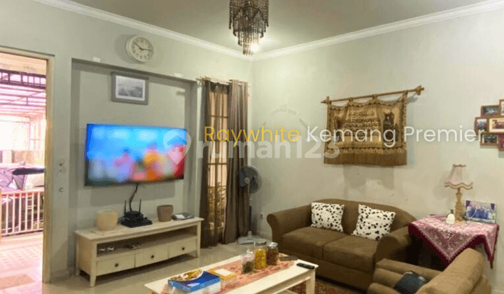 Dijual Rumah Cantik Siap Huni - 4 Kamar Tidur - Lokasi Strategis Pejaten Barat