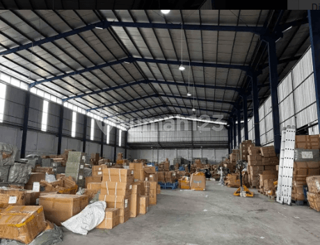 Modern Warehouse 1.5 Floor in Angke: Flood-Free Loading Dock