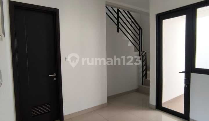 Rumah Baru Siap Huni di Summarecon Crown Gading Cluster Regia SHM, 2 Lantai, Dekat Mall