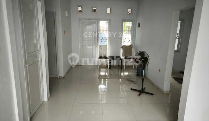 Nice House SHM LT 120 m² in Metland Menteng, East Jakarta - 2+1 BR, Rp 1.5 B Negotiable!