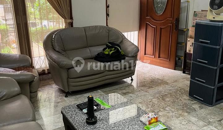 Town House 4 Lantai Full Furnished di Pantai Mutiara Jakarta Utara - Lingkungan Elite