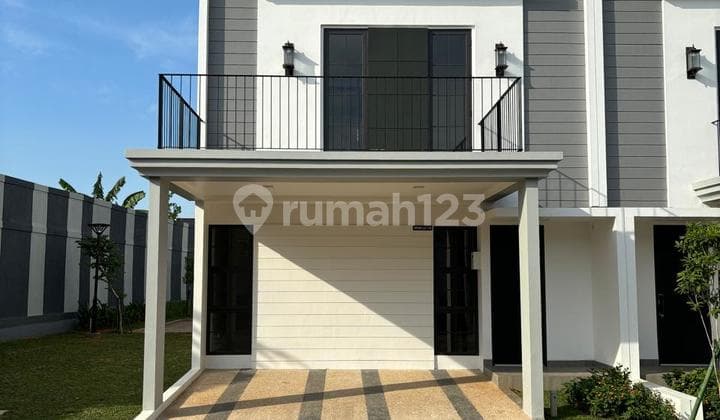 Rumah Hook 3 Lantai Maison De Wisteria - View Taman, Siap Huni!