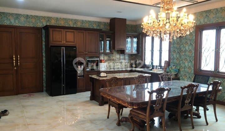 Cozy and Luxurious Ready-to-Occupy House, Main Road, Batununggal, Elite Complex