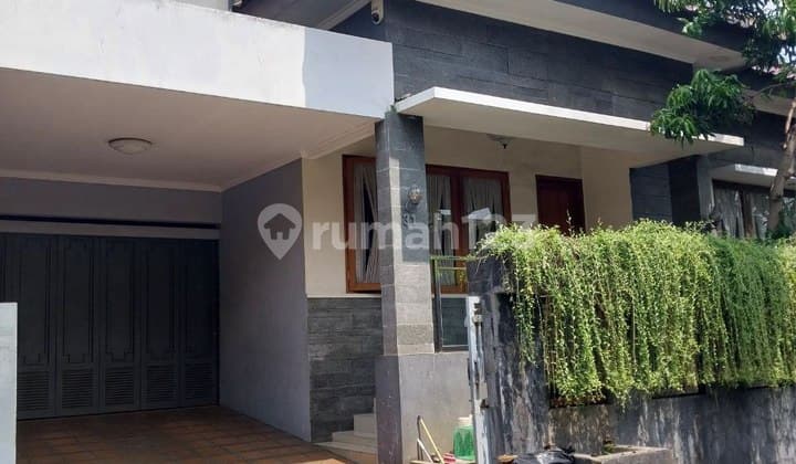 Rumah Hook Mewah 2 Lantai Komplek Turangga Bebas Banjir Dekat Masjid