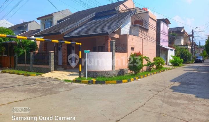 Unique Minimalist House Ready to Live In with Javanese-Balinese Nuance in Arcamanik