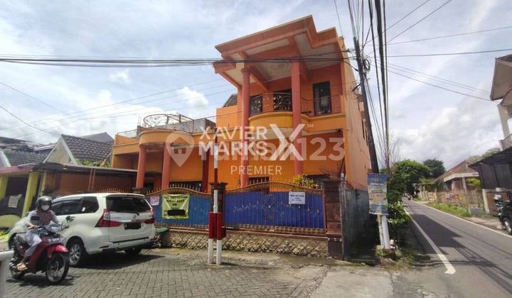 PRICE DROP! Hook House and Main House for Rent in Merjosari, Malang (Full Boarding Rooms) STILL POSSIBLE TO UPGRADE THE BUILDING