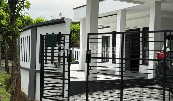 Rumah dengan Swimming Pool Siap Huni di Kemang Pratama Bekasi
