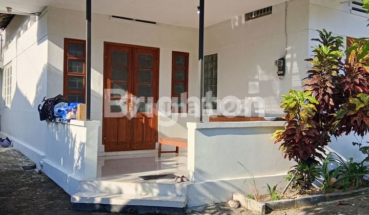 STRATEGIC HOUSE IN THE CENTER OF THE CITY