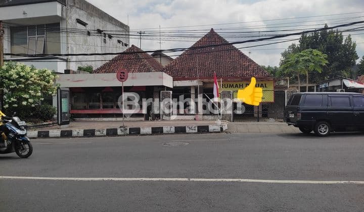 RUMAH CANTIK DI TENGAH KOTA