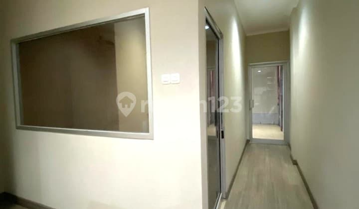 Ruko, 4 Lantai Rapih Siap Pakai Cocok untuk Kantor di Kalideres 0044.Crs