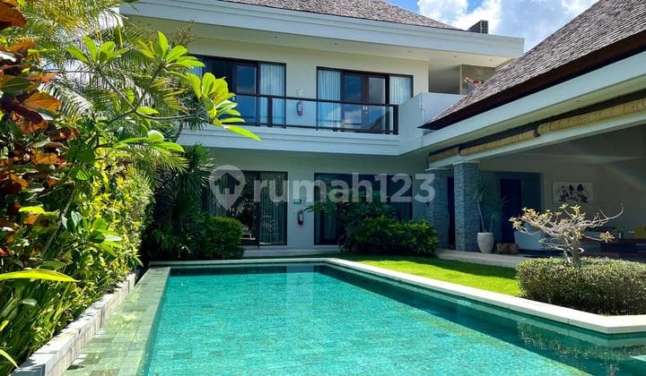 For sale villa Located at Batu bolong