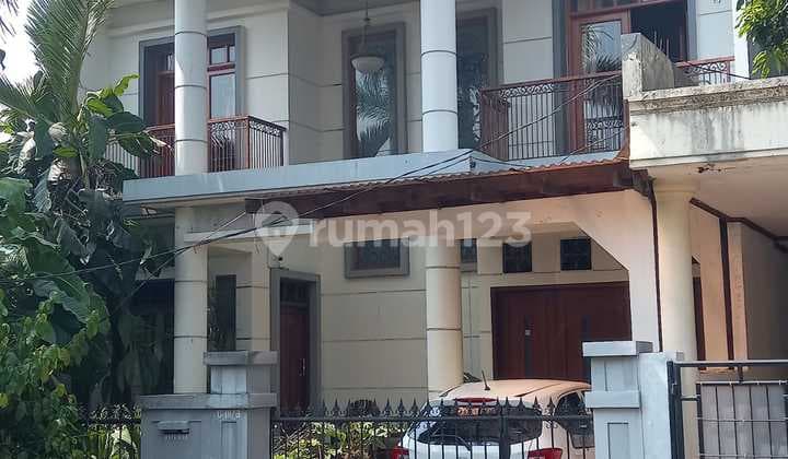 Rumah Mewah Strategis Nyaman