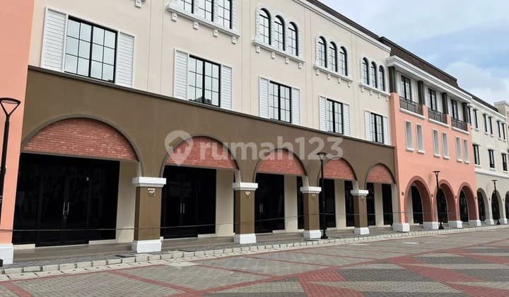 Ruko Osaka PIK 2 4,5x15 2 Muka Hadap Danau Siap Pakai