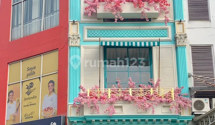 Ruko 3Lt 4,5x18 Cantik Mewah Victorian Style Strategis di Bintaro