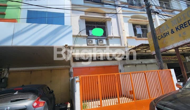 Ruko Strategis 3 Lantai