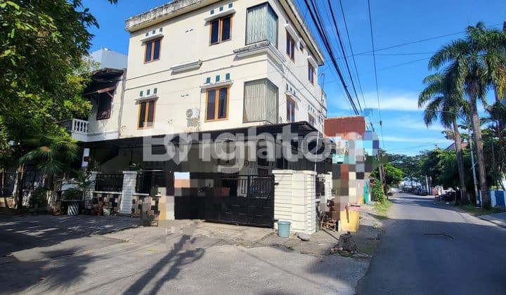 Rumah 3 Lantai di Losari