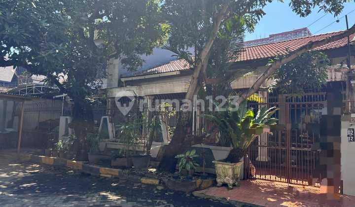 Two-Story Corner House in Panakkukang Mas