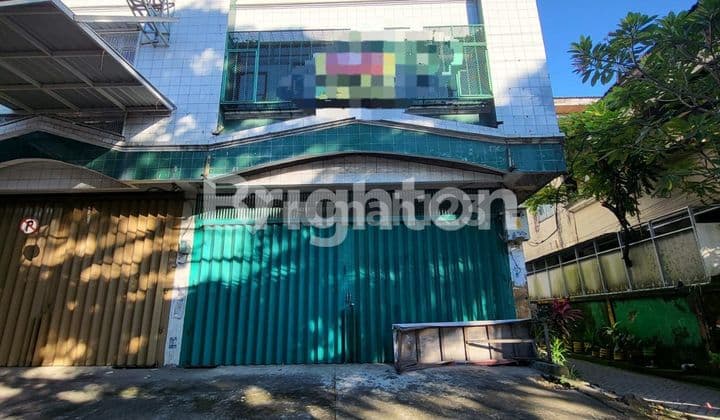 Ruko 3 Lantai di tengah kota