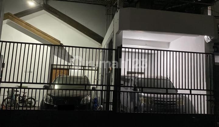 Disewakan Rumah Cocok untuk Kantor/Semi Gudang di Klampis Semolo Timur, Dekat Arif Rahman Hakim, Dekat Merr, Semolowaru, Nginden