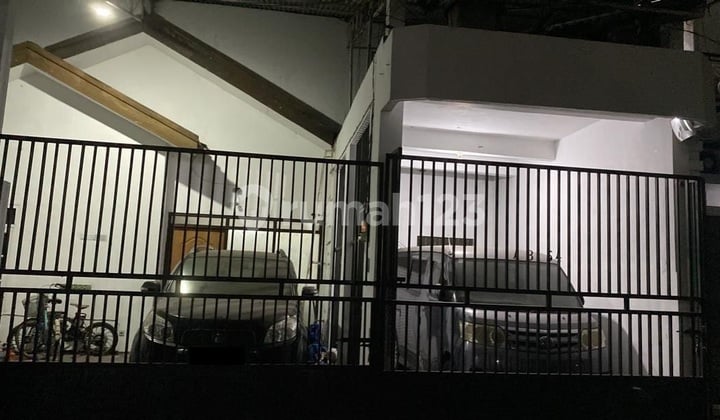 Dijual Rumah Cocok untuk Kantor/Semi Gudang di Klampis Semolo Timur, Dekat Arif Rahman Hakim, Dekat Merr, Semolowaru, Nginden