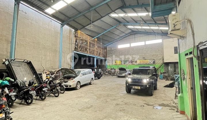 Di Jual Bangunan/ Bengkel( sedang beroperasi): Jl. Raya Mayjen Sungkono Surabaya.