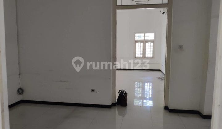 Disewakan Lokasi Strategis di Raya Arjuno Surabaya Pusat, Dekat Showroom, Hotel, Perkantoran