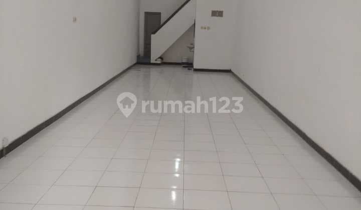 Ruko 2 Lantai Siap Pakai Untuk Toko Dan Gudang Di Tengah Kota