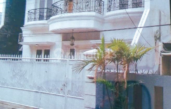 Rumah Mewah di Kawasan Elite Jakarta Selatan