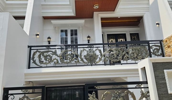 Dijual Rumah American Classic 3 Lt Private Pool Pasar Minggu Shm