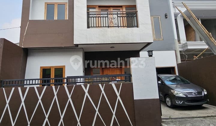 Dijual Rumah Baru Lt157m² Open Space Ada Private Pool Cijantung