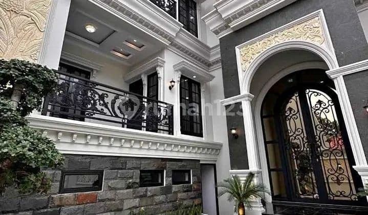 Dijual Rumah Besar Classic Lt 196m² Lb 300m² Kecapi Jagakarsa