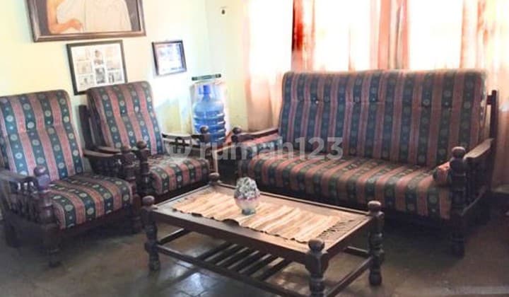 Rumah Gaya Klasik di Jalan Raya Bogor - Harga di Bawah NJOP!