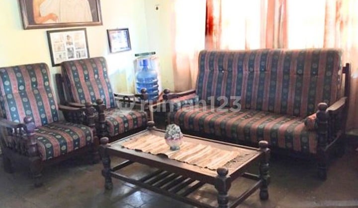 Rumah Gaya Klasik di Jalan Raya Bogor - Harga di Bawah NJOP!